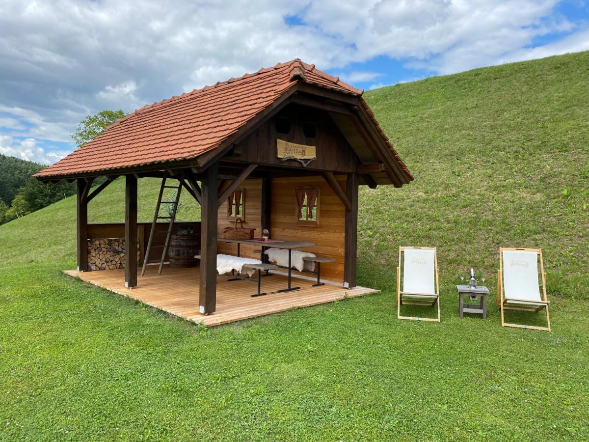 Wooden Hut At Tourist Farm Artisek Villa Store Exterior foto