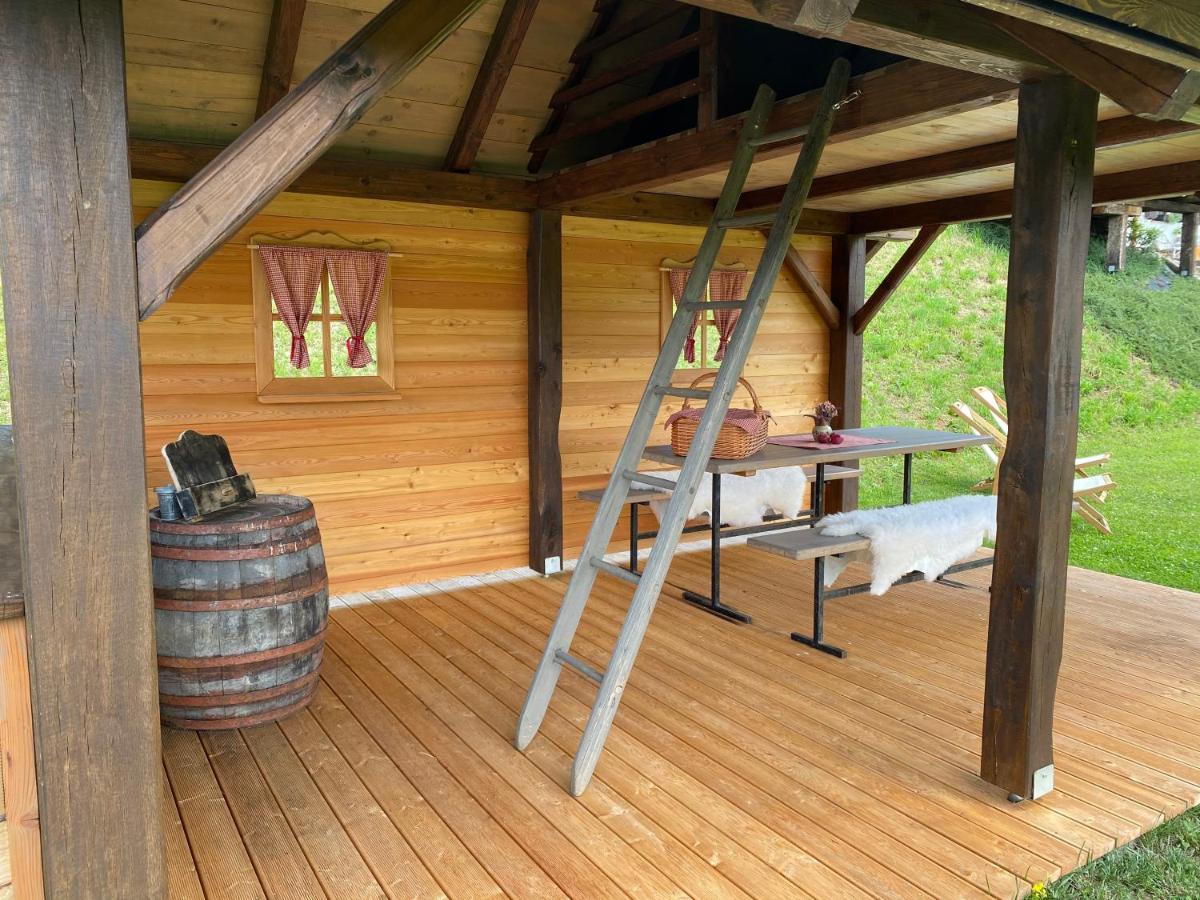 Wooden Hut At Tourist Farm Artisek Villa Store Exterior foto