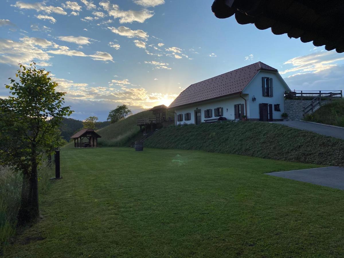 Wooden Hut At Tourist Farm Artisek Villa Store Exterior foto