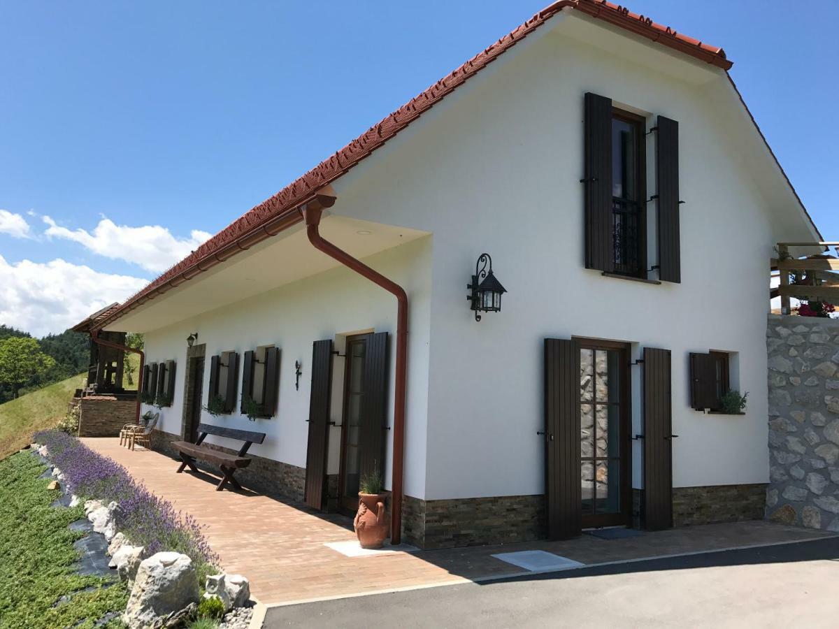 Wooden Hut At Tourist Farm Artisek Villa Store Exterior foto