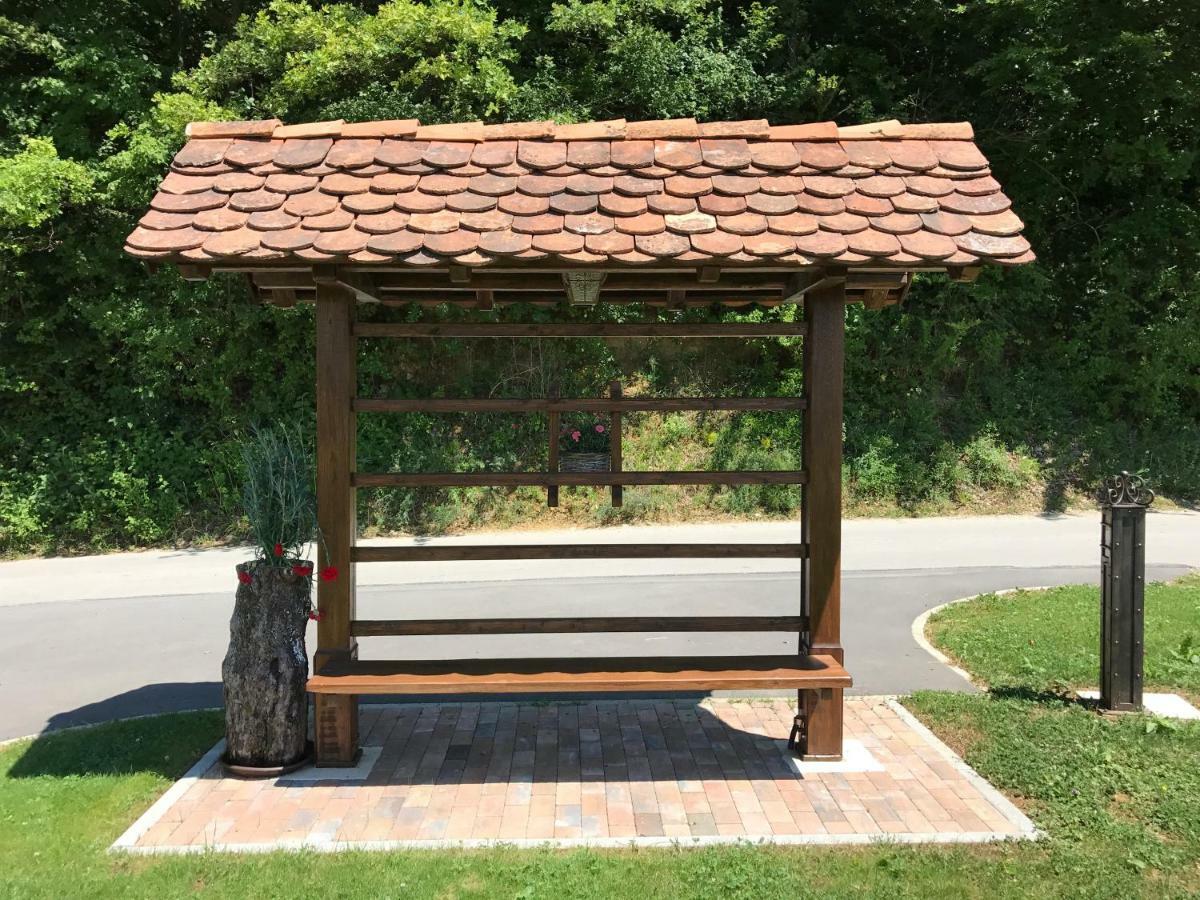 Wooden Hut At Tourist Farm Artisek Villa Store Exterior foto
