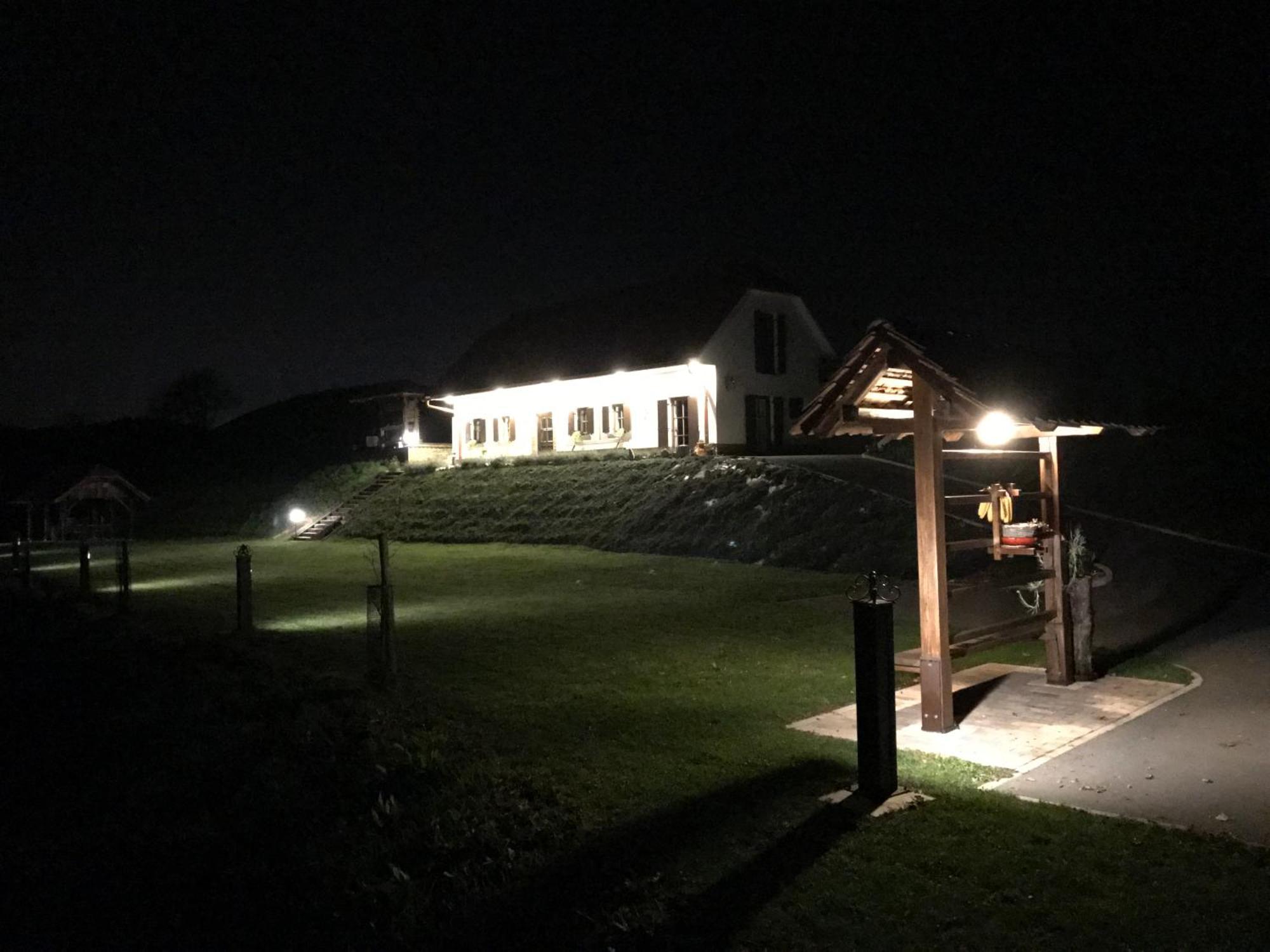 Wooden Hut At Tourist Farm Artisek Villa Store Exterior foto